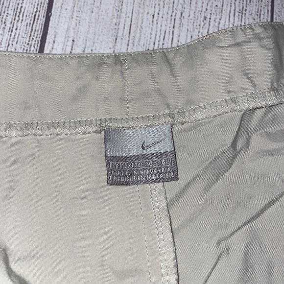 Men’s Vintage Nike Shorts - Picture 2 of 3
